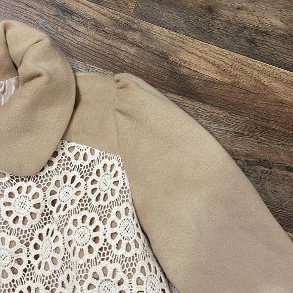 EUC RYU Anthropologie Women’s Retro style tan coat cream lace overlay. Size LG - Picture 4 of 12